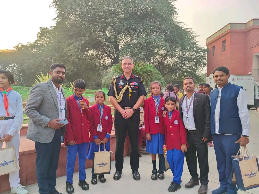 PPS students meeting a senior Army officer